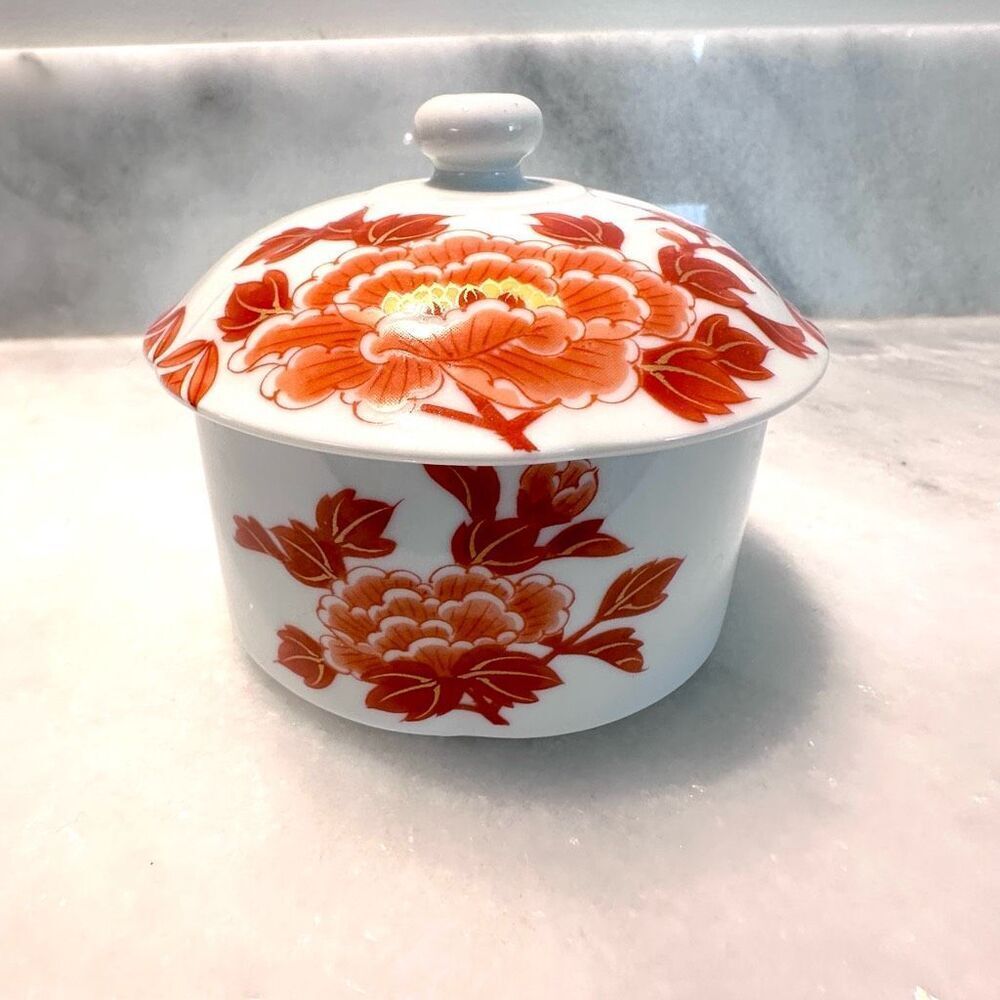 NWOT Made In Japan Hand Painted Porcelain Dish Covered Bowl Red White Small